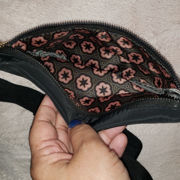 Kedzie Black Nylon Waist Bag/ Fanny Pack- Used Once - Picture 4 of 6